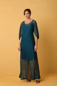 Vestido Longo de Renda com Manga 3/4 Aberta e Fenda