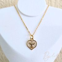 Foto do produto COLAR COM PINGENTE ESPÍRITO SANTO BANHADO EM OURO 18K