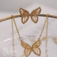 Foto do produto CONJUNTO BRINCO + COLAR BORBOLETA BANHADO EM OURO 18K