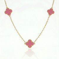Foto do produto CHOKER REGULÁVEL 3 TREVOS COM RESINA ROSA BANHADO EM OURO 18K