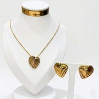 Foto do produto CONJUNTO BRINCO + COLAR CORAÇÃO BANHADO A OURO 18K