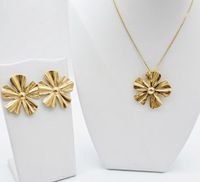 Foto do produto CONJUNTO BRINCO + COLAR FLOR ORGANICO BANHADO A OURO 18K