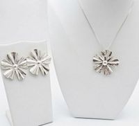 Foto do produto CONJUNTO BRINCO + COLAR FLOR ORGANICO BANHADO A PRATA 925
