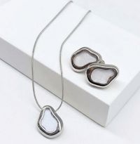 Foto do produto CONJUNTO COLAR + BRINCO ORGANICO PEROLADO - BANHADO A PRATA 925