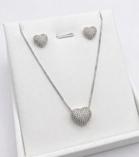 Foto do produto CONJUNTO COLAR + BRINCOS DE CORAÇÃO CRAVEJADO BANHADO A PRATA 926