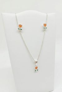Foto do produto CONJUNTO INFANTIL COLAR + BRINCO TULIPA - BANHADO A PRATA 925