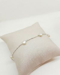 Foto do produto PULSEIRA INFANTIL PEROLAS CORAÇÃO BANHADO A PRATA 925