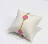 Foto do produto PULSEIRA REGULÁVEL 3 TREVOS ROSA BANHADO EM OURO 18K