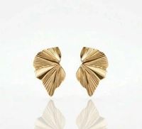 Foto do produto BRINCO MEIA FOLHA BANHADO EM OURO 18K