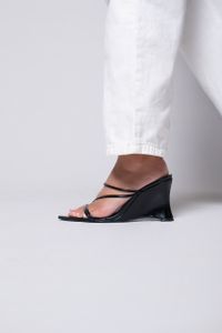 Foto do produto Sandália de Salto Tiras Preto 