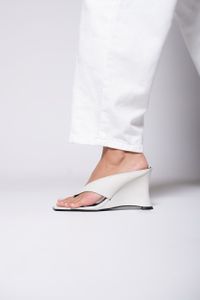 Foto do produto Tamanco Bico Quadrado Off White