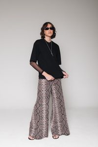 Foto do produto Calça Pantalona de Tule Cobra