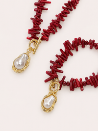 Foto do produto Dupla Colar e Pulseira Coral Vermelho com Pérola