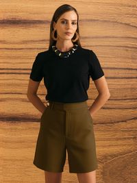 Foto do produto BERMUDA FEMININA COM COS DIFERENCIADO 