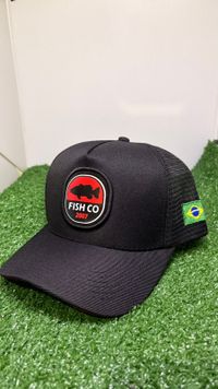 Foto do produto BONÉ FISH CO 2026 - PRETO E VERMELHO 