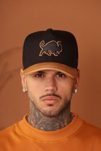 Foto do produto Boné Effel Culture Snapback Aba e Logo Couro Sintético Ref-2026-5984