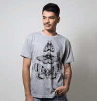 CAMISETA CINZA - TRÊS MARIPOSAS