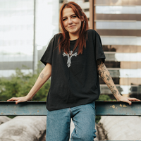 CAMISETA PRETA - CRUZ TRIBAL