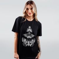 CAMISETA PRETA - TRÊS MARIPOSAS