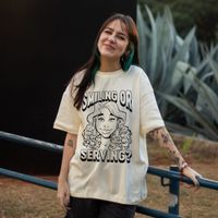 CAMISETA OVERSIZED OFF WHITE - SMILING OF SERVING