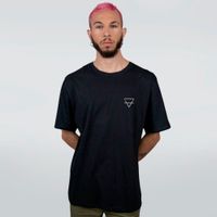CAMISETA PRETA - CAPRICÓRNIO LOLJA