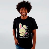 CAMISETA PRETA - MEDICADA ELA É ÓTIMA