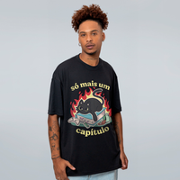 CAMISETA OVERSIZED PRETA - SÓ MAIS UM CAPÍTULO