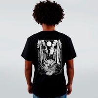 CAMISETA PRETA - LUZ ENTRE FOLHAS