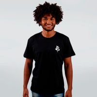 CAMISETA PRETA - LUZ ENTRE FOLHAS