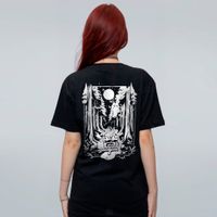 CAMISETA PRETA - LUZ ENTRE FOLHAS