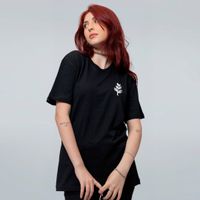 CAMISETA PRETA - LUZ ENTRE FOLHAS