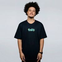 CAMISETA PRETA - MANIKAS FLOR