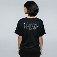 CAMISETA PRETA - CHICKEN VERMELHA