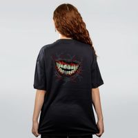 CAMISETA OVERSIZED PRETA - ROSTOS E PEDAÇOS