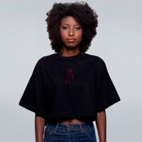CROPPED OVERSIZED PRETO - ROSES ARE RED