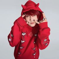 MOLETOM COM CHIFRE VERMELHO E PESPONTO PRETO - QUEBRADO