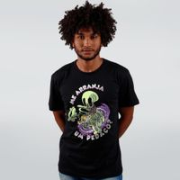 CAMISETA PRETA - ME ARRANJA UM PEDAÇO
