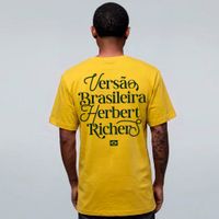 CAMISETA MOSTARDA - VERSÃO BRASILEIRA