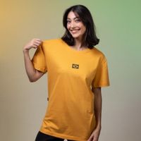 CAMISETA MOSTARDA - VERSÃO BRASILEIRA