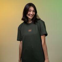 CAMISETA VERDE MUSGO - VERSÃO BRASILEIRA