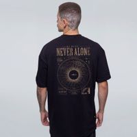 CAMISETA OVERSIZED PRETA - WE WERE NEVER ALONE