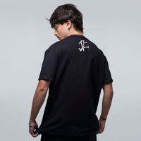 CAMISETA OVERSIZED PRETA - A QUEDA DO PORTADOR DA LUZ