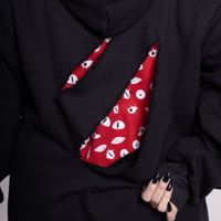 MOLETOM PRETO COM FORRO VERMELHO E RASGO NAS COSTAS - DARK CIRCUS