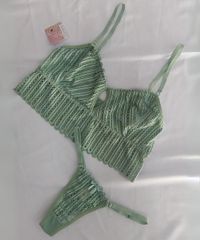 Foto do produto Conjunto lingerie Lívia - Cropped de renda e tanga regulável - Verde