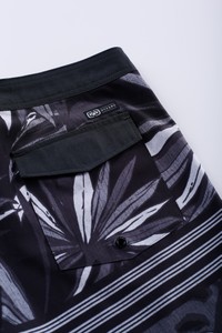 BERMUDA BOARDSHORT RETRÔ FOLHAS PERFORMANCE