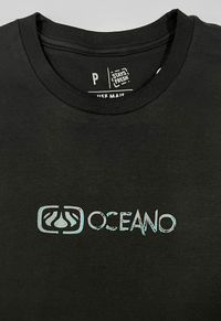 CAMISETA OCEANO ESSENCIAL TECH USE MAIS, LAVE MENOS