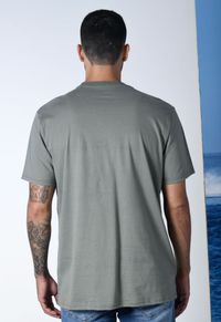 CAMISETA OCEANO BORDADO MALHA CONFORTO