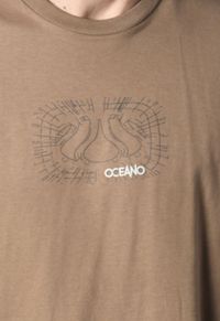 CAMISETA OCEANO RELEVO USE MAIS, LAVE MENOS