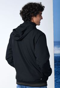 JAQUETA OCEANO THERMO PERFORMANCE RETILINEA