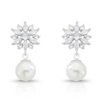 Foto do produto BRINCO DE PRATA FLOR PÉROLA SHELL DE 10 MM COM 28 ZIRCONES CRAVEJADOS 21727